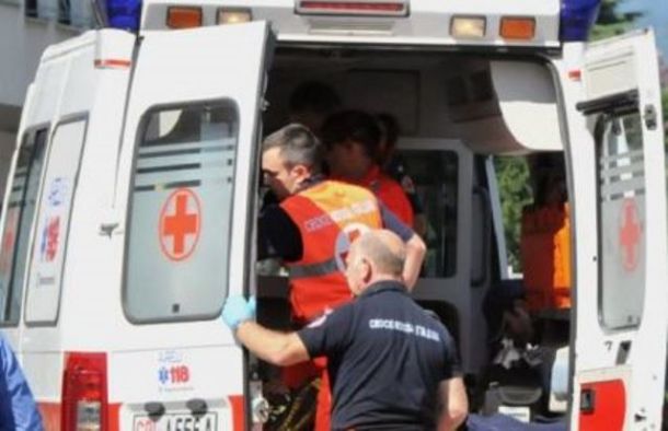 Un uomo si è procurato un trauma da schiacciamento con una profonda ferita