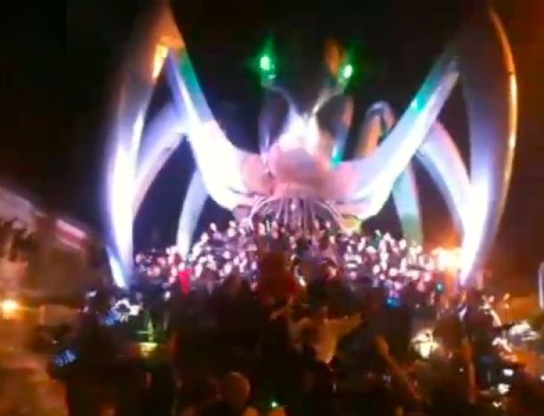 La Rete è il carro vincite al carnevale di Viareggio 2014