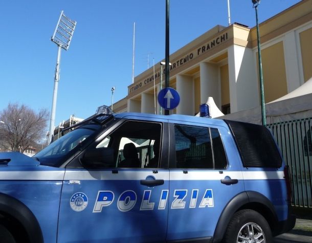 Polizia Sicurezza negli stadi