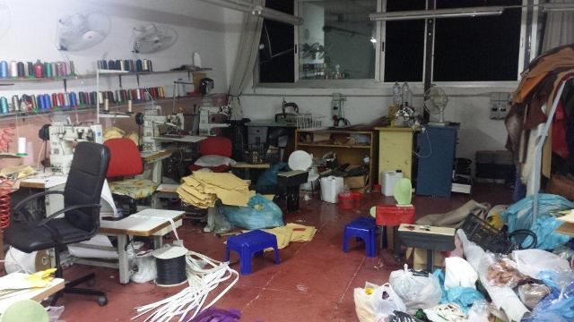 Controlli della squadra interforze nei capannoni-alveare di Prato