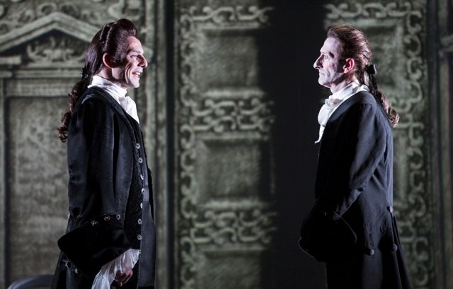 Giovanni; da sinistra: Alessandro Preziosi e Nando Paone