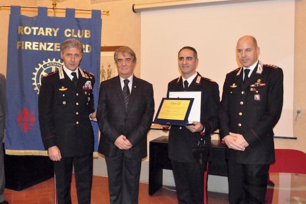 da sinistra il generale Emanuele Saltalamacchia, il presidente del Rotary Paolo Santoro, il vice brigadiere Claudio Cusanno, il colonnello Marco Lorenzoni