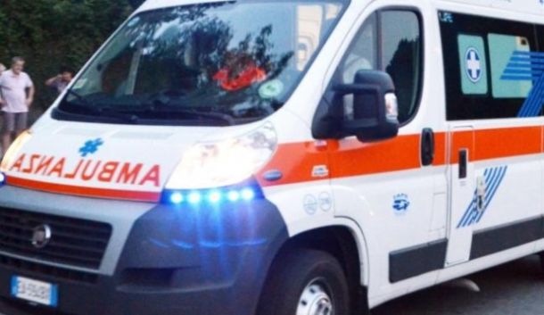 Uomo stroncato da un malore sul pianerottolo di casa