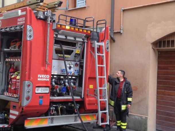 A creare problemi strutturali alla palazzina sono stati vecchi lavori del 2011 in un appartamento