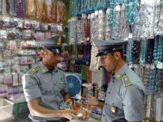 Maxisequestro di bigiotteria tossica da parte della Gdf di Prato