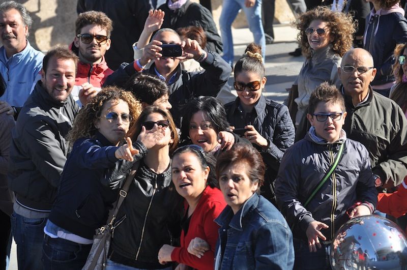 Familiari di marinai al rientro di Nave Zeffiro