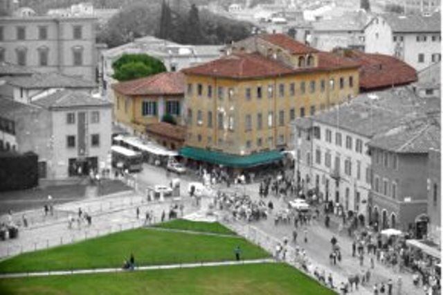 Il palazzo dei Trovatelli in piazza dei Miracoli a Pisa