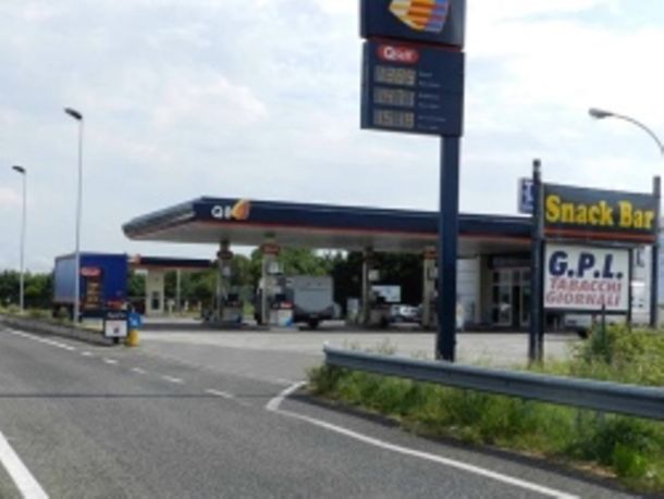 Il distributore sulla Variante a Livorno