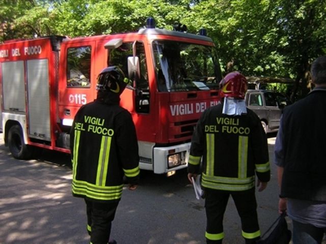 I vigili del fuoco hanno dichiarato inagibili tre appartamenti della villetta