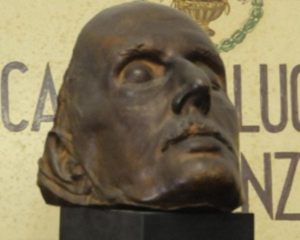 La maschera funebre di Giacomo Puccini