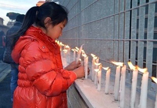 Dolore per i sette morti al Macrolotto