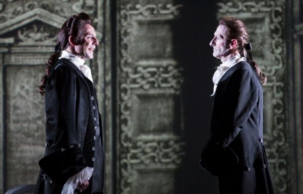 Giovanni; da sinistra: Alessandro Preziosi e Nando Paone