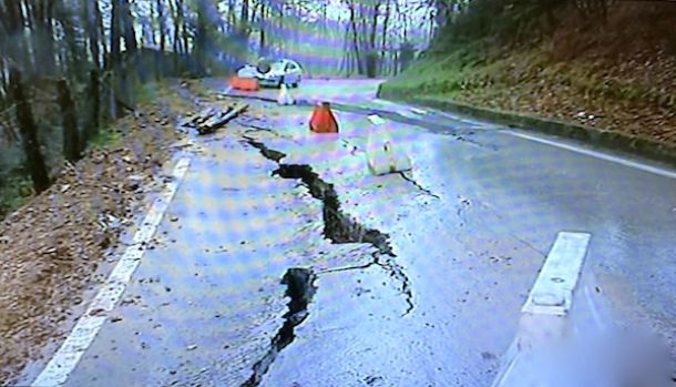 Una frana in Alta Versilia