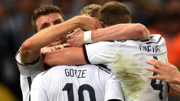 Germania Campione del Mondo, misure buone per foto primo piano