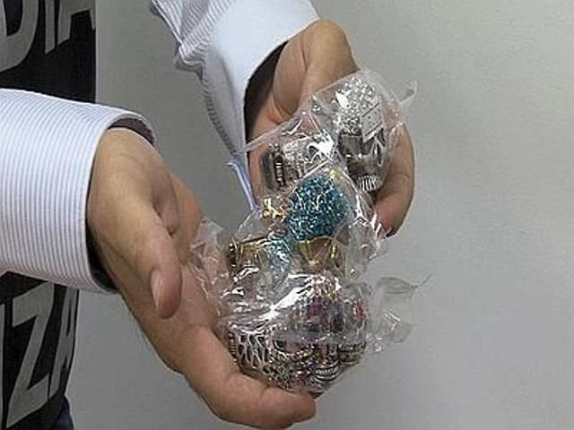 Contenevano nichel, sequestrati migliaia di orecchini e collane