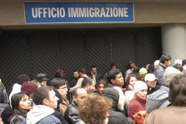 Come evitare le code agli uffici immigrazione delle questure