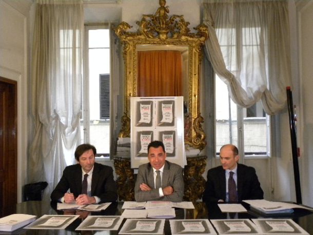 L'impresa presenta il conto (da sinistra Massimo Biagioni, Direttore Confesercenti Toscana, Nico Gronchi, Presidente provinciale Confesercenti e Alberto Marini, Direttore provinciale Confesercenti)
