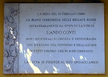 La lapide che ricorda l'assassinio di Lando Conti