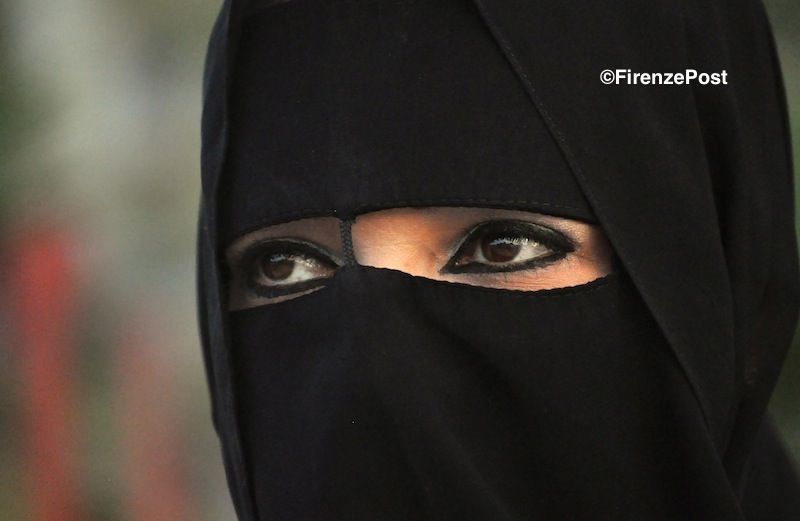 Donna araba Foto Firenze Post