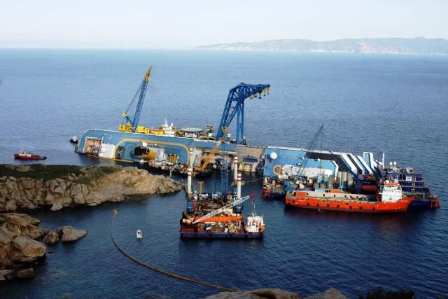 Il cantiere per la rimozione della Concordia al Giglio