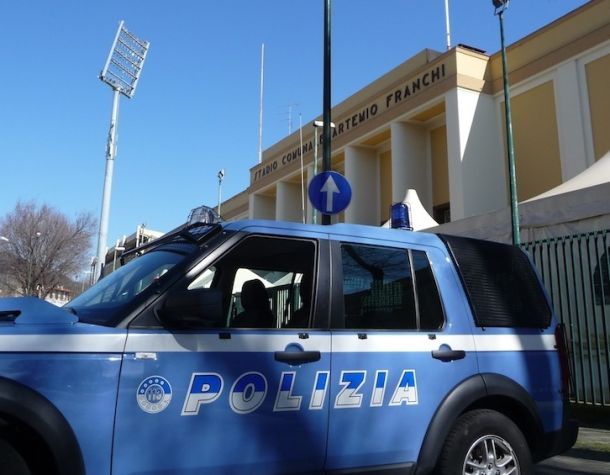 Polizia Sicurezza negli stadi