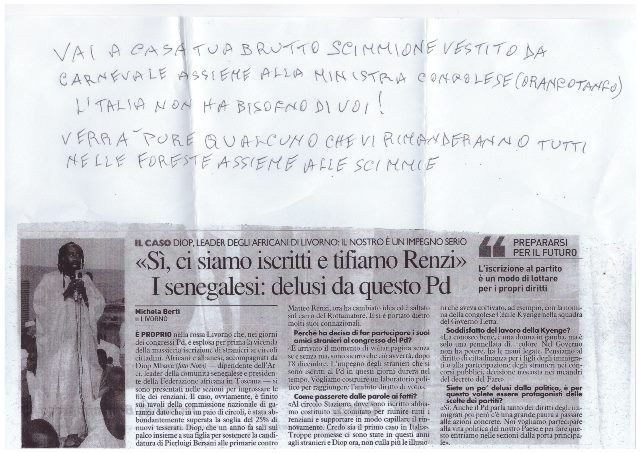 La lettera con le offese e l'articolo di giornale