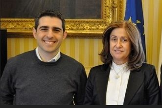 Patrizia Verrusio con il sindaco Pizzarotti