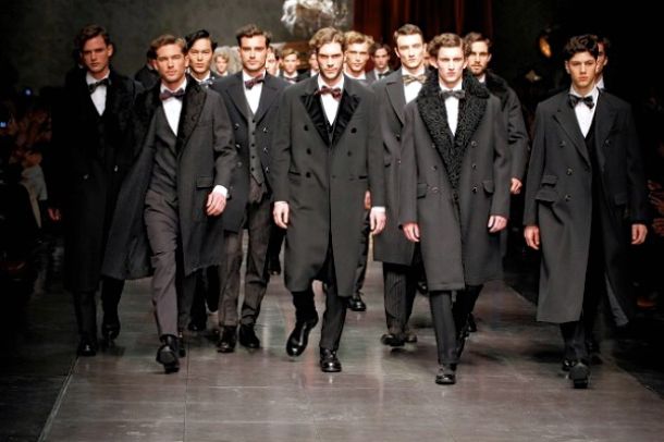 Una sfilata di moda maschile