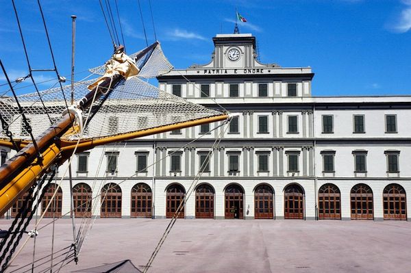 Il piazzale dell'Accademia Navale