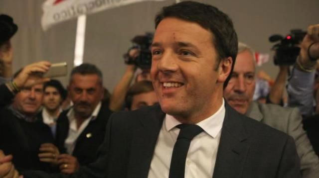 Matteo Renzi, il giorno dopo la Leopolda riveste i panni di sindaco