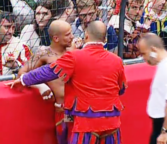 Calcio Storico 2014 espulsione di un calciante dei Rossi