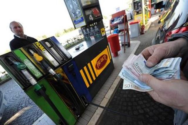 Le medie nazionali riportano di un caro-carburanti difficile da piegare