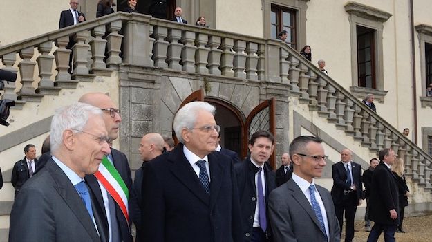 Il presidente Mattarella al suo arrivo a Villa Castel Pulci