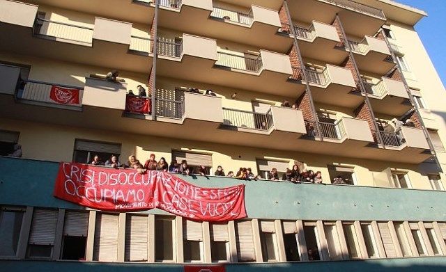Il palazzo occupato in via del Romito a Firenze