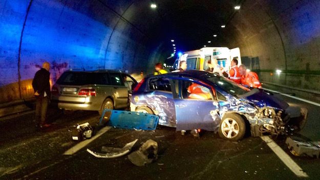 L'incidente sull'A1 sotto la galleria di Pozzolatico