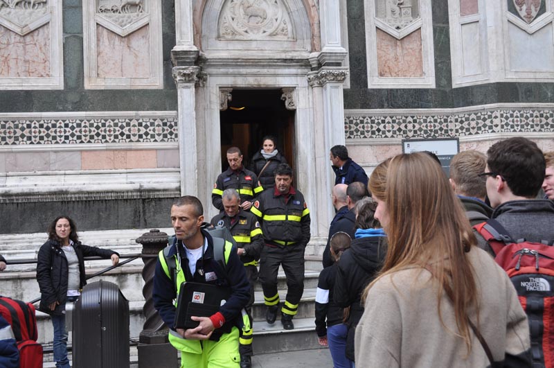 Dopo un malore, 50enne viene accompagnato giù dal Campanile di Giotto