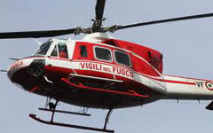 Elicottero dei vigili del fuoco in azione