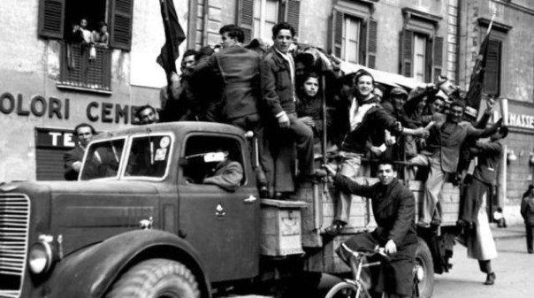 25 aprile 1945 partigiani nella Firenze liberata