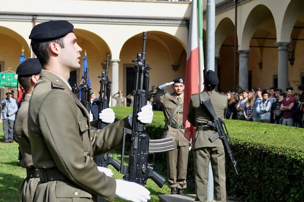 Alzabandiera al 152° anniversario dell'Esercito Italiano