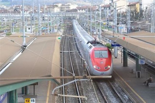 Un treno ad Alta Velocità in una delle stazioni di Firenze