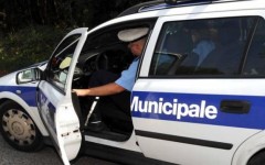 La polizia municipale di Serravalle Pistoiese ha denunciato un uomo che lasciava guidare il furgone al figlio di 7 anni
