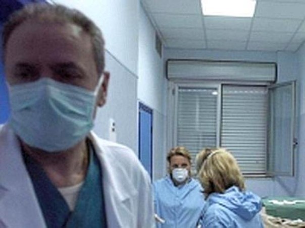 Ragazzina si butta dalla finestra, in rianimazione al Meyer di Firenze