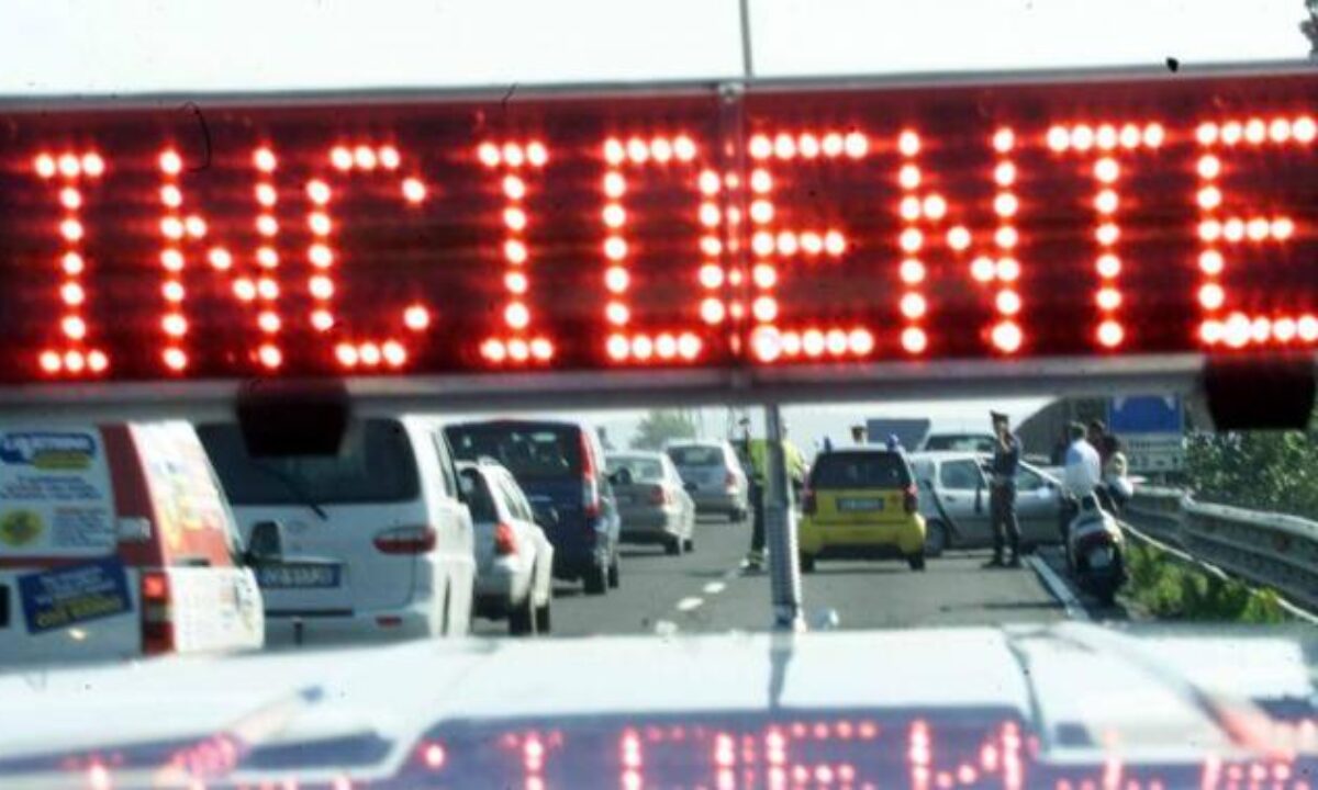 Autostrada A1 Calenzano Incendio Sul Bus Degli Juniores Del Montemurlo I Giovani Giocatori In Fuga Fra Le Auto Firenze Post