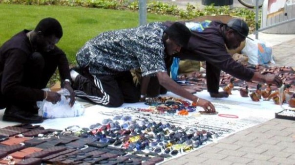 Borse, occhiali, portafogli, abiti, tutto quanto fa tarocco