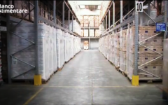 Uno dei magazzini del Banco alimentare