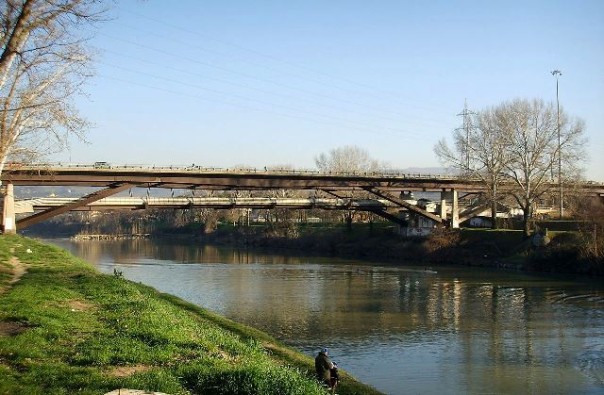 Il luogo del tentato suicidio, l'Arno al Viadotto del Varlungo