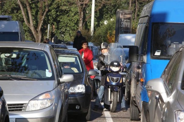 Traffico bloccato sui viali a Firenze