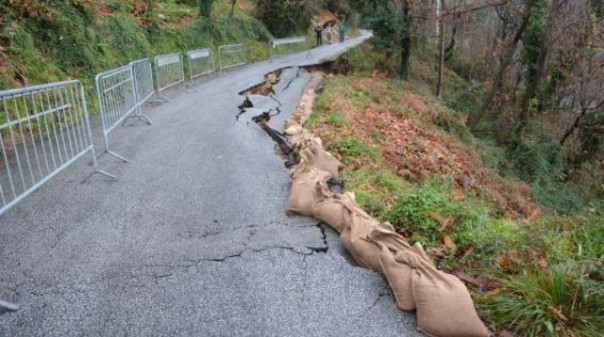 Allagamenti e frane in Toscana, danni a strade e agricoltura