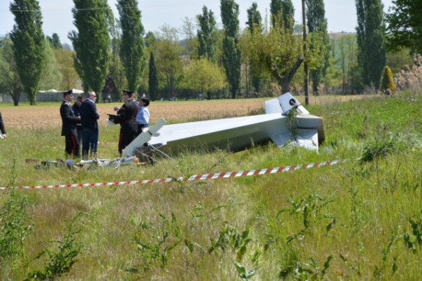I resti dell'ultraleggero precipitato a Bettolle