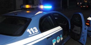 La volante della Polizia è stata allerta dai residenti dell zona